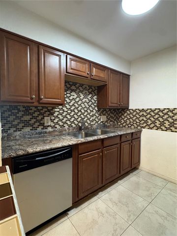 350 79TH AVENUE N 330, St Petersburg, FL 33702