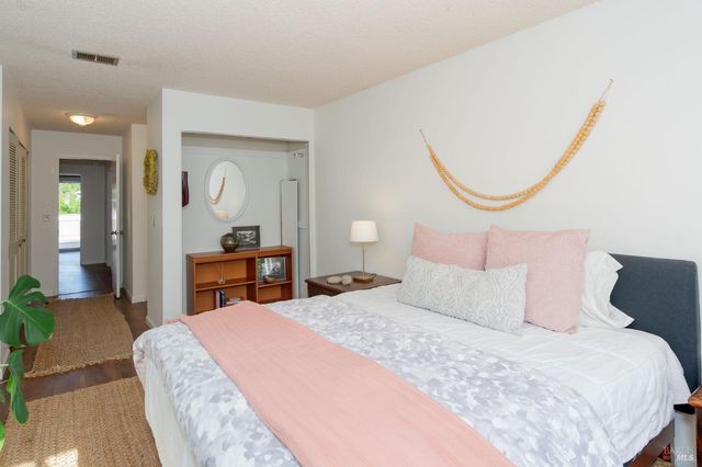 2300 Avenida De Las Brisas St, Santa Rosa, CA 95405