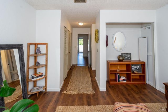 2300 Avenida De Las Brisas St, Santa Rosa, CA 95405