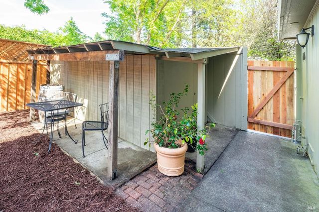 2300 Avenida De Las Brisas St, Santa Rosa, CA 95405