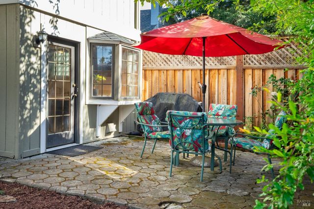 2300 Avenida De Las Brisas St, Santa Rosa, CA 95405