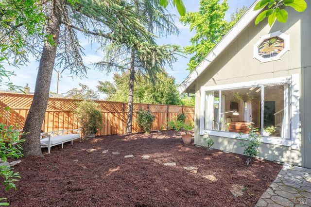 2300 Avenida De Las Brisas St, Santa Rosa, CA 95405