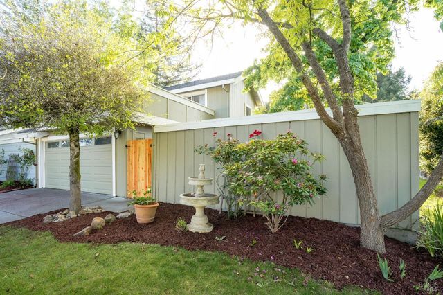 2300 Avenida De Las Brisas St, Santa Rosa, CA 95405