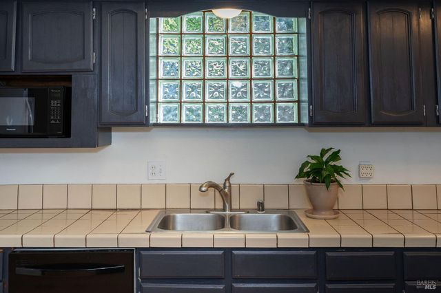 2300 Avenida De Las Brisas St, Santa Rosa, CA 95405