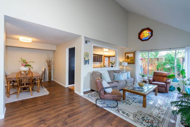 2300 Avenida De Las Brisas St, Santa Rosa, CA 95405