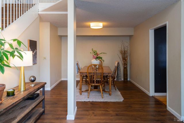 2300 Avenida De Las Brisas St, Santa Rosa, CA 95405