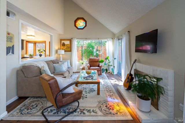 2300 Avenida De Las Brisas St, Santa Rosa, CA 95405