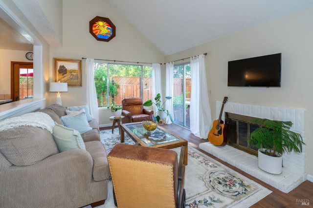 2300 Avenida De Las Brisas St, Santa Rosa, CA 95405