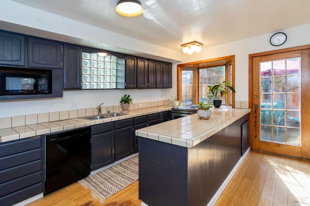 2300 Avenida De Las Brisas St, Santa Rosa, CA 95405