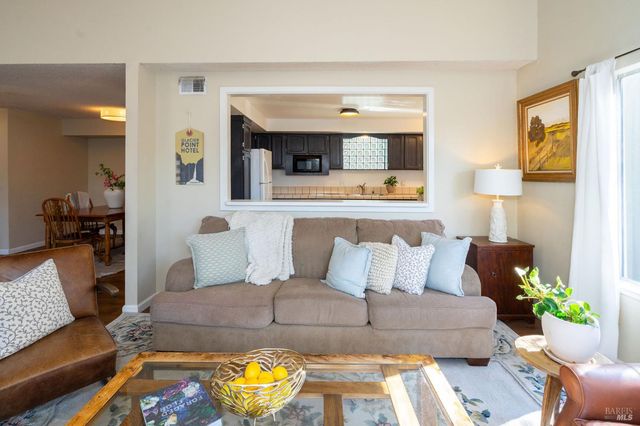 2300 Avenida De Las Brisas St, Santa Rosa, CA 95405