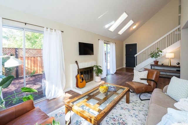 2300 Avenida De Las Brisas St, Santa Rosa, CA 95405