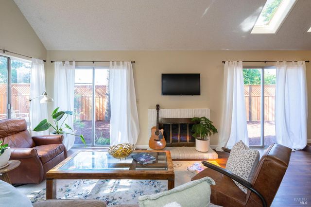 2300 Avenida De Las Brisas St, Santa Rosa, CA 95405