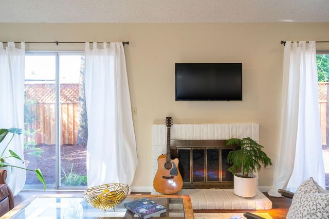 2300 Avenida De Las Brisas St, Santa Rosa, CA 95405