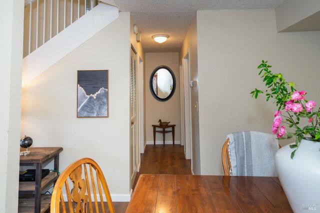 2300 Avenida De Las Brisas St, Santa Rosa, CA 95405