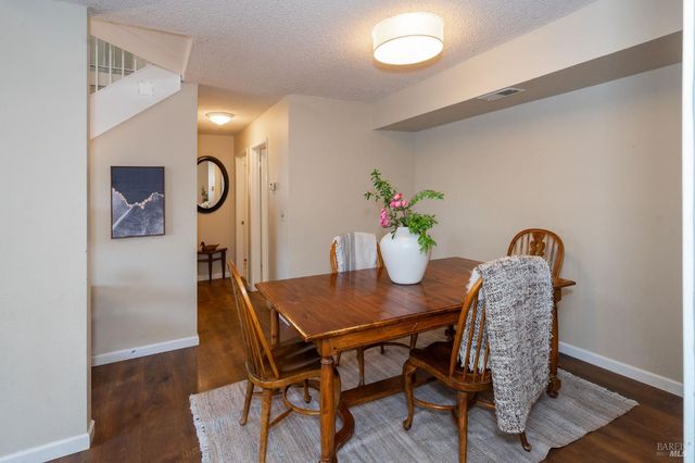 2300 Avenida De Las Brisas St, Santa Rosa, CA 95405