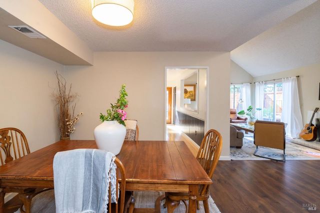 2300 Avenida De Las Brisas St, Santa Rosa, CA 95405