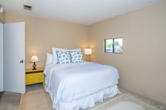 2300 Avenida De Las Brisas St, Santa Rosa, CA 95405