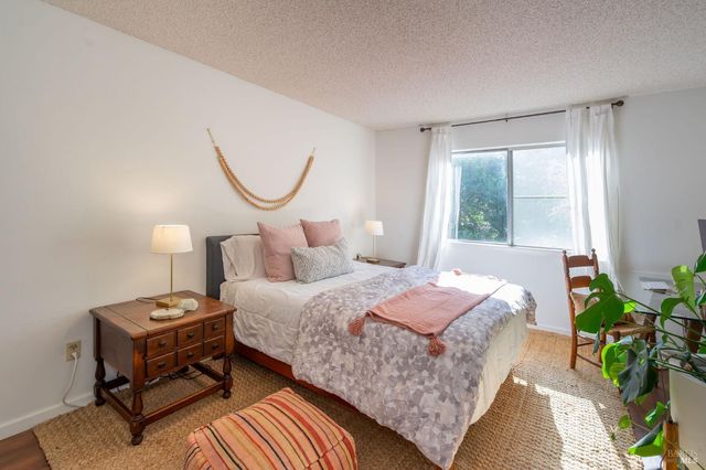 2300 Avenida De Las Brisas St, Santa Rosa, CA 95405