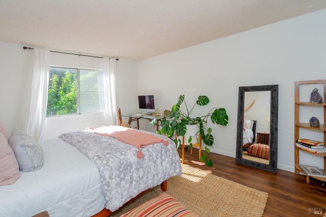 2300 Avenida De Las Brisas St, Santa Rosa, CA 95405