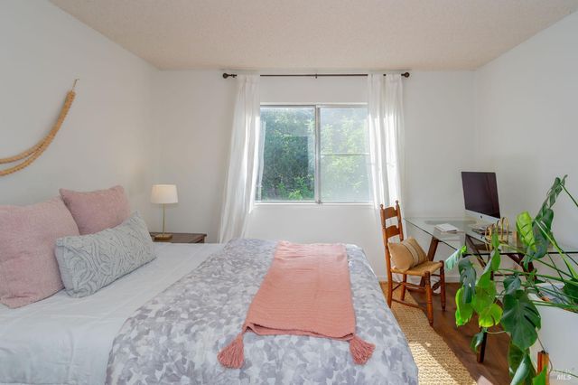 2300 Avenida De Las Brisas St, Santa Rosa, CA 95405