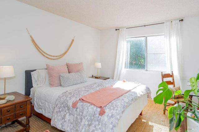 2300 Avenida De Las Brisas St, Santa Rosa, CA 95405