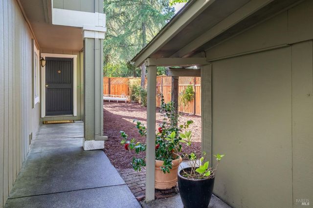 2300 Avenida De Las Brisas St, Santa Rosa, CA 95405