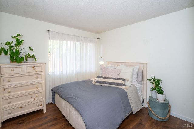 2300 Avenida De Las Brisas St, Santa Rosa, CA 95405