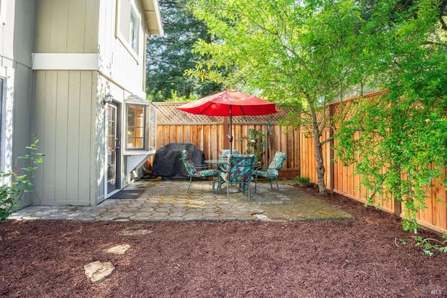 2300 Avenida De Las Brisas St, Santa Rosa, CA 95405