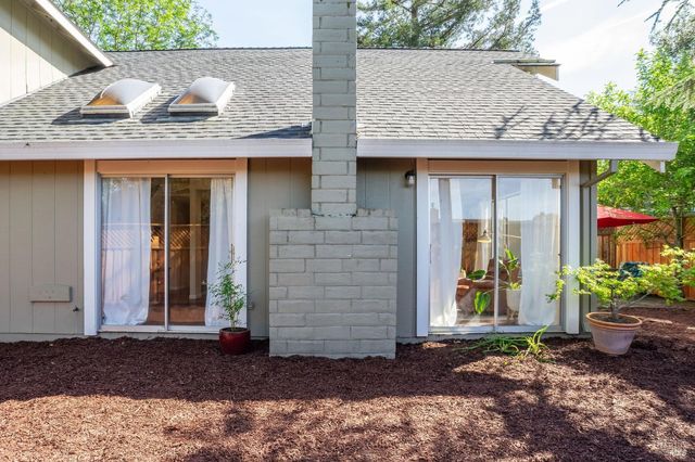 2300 Avenida De Las Brisas St, Santa Rosa, CA 95405