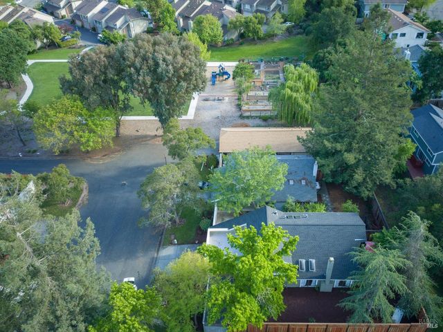 2300 Avenida De Las Brisas St, Santa Rosa, CA 95405