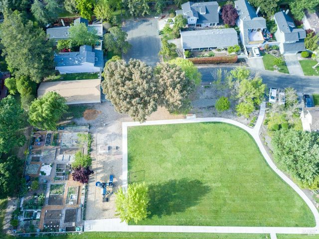 2300 Avenida De Las Brisas St, Santa Rosa, CA 95405