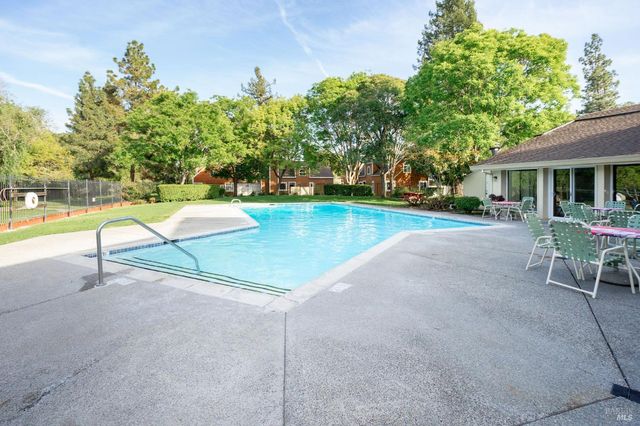 2300 Avenida De Las Brisas St, Santa Rosa, CA 95405