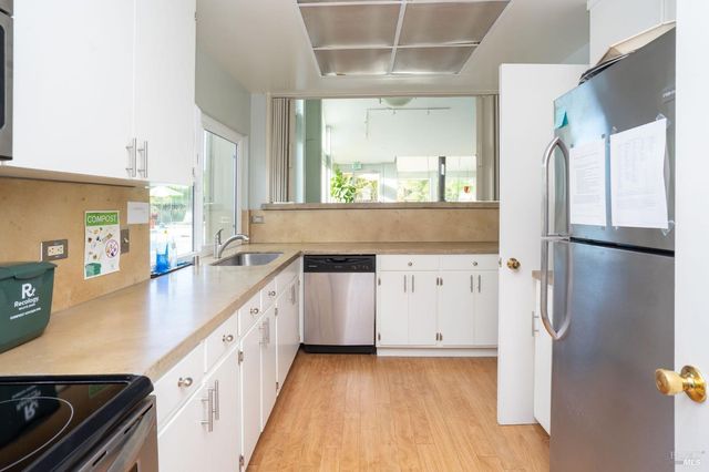 2300 Avenida De Las Brisas St, Santa Rosa, CA 95405