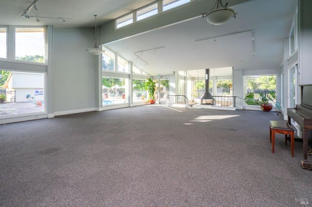 2300 Avenida De Las Brisas St, Santa Rosa, CA 95405