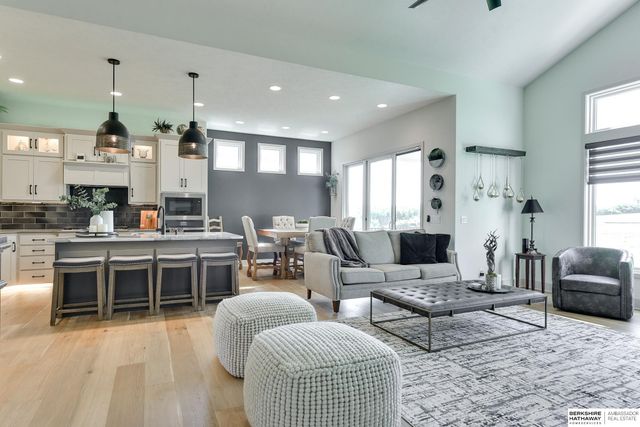 21725 G Street, Elkhorn, NE 68022