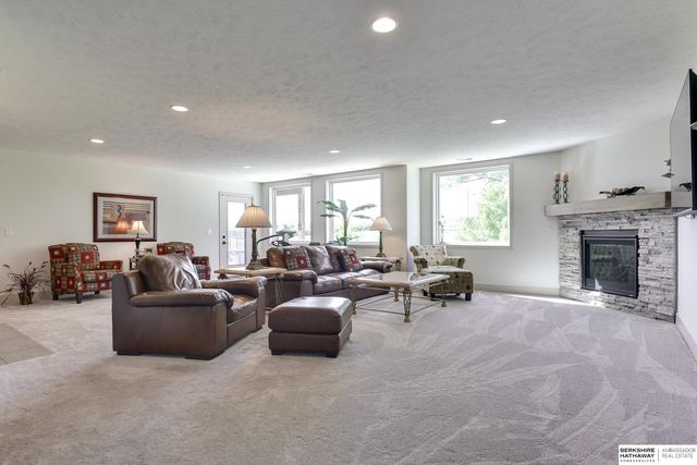 21725 G Street, Elkhorn, NE 68022
