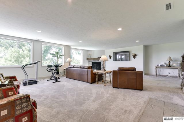 21725 G Street, Elkhorn, NE 68022
