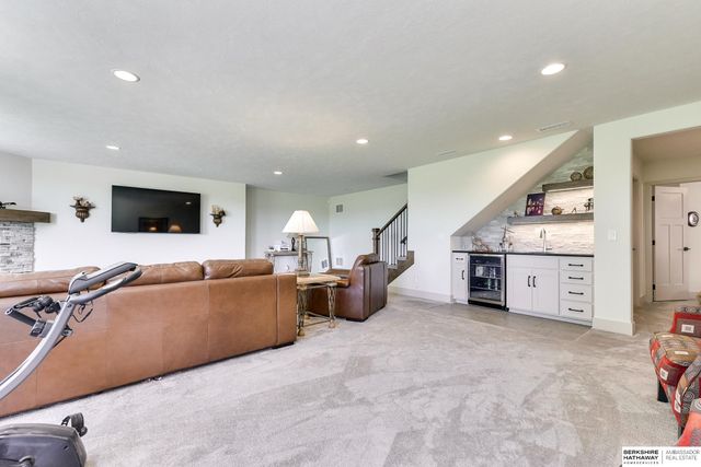 21725 G Street, Elkhorn, NE 68022