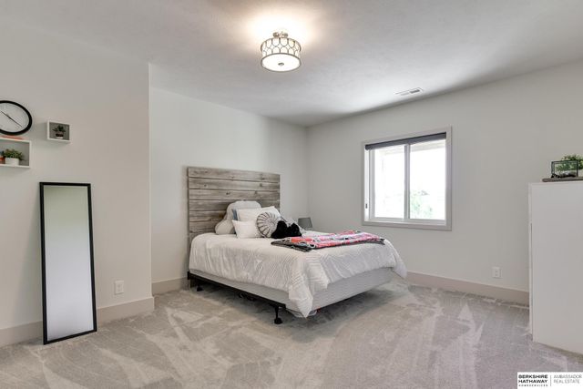 21725 G Street, Elkhorn, NE 68022