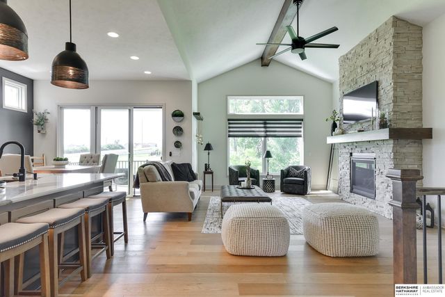 21725 G Street, Elkhorn, NE 68022