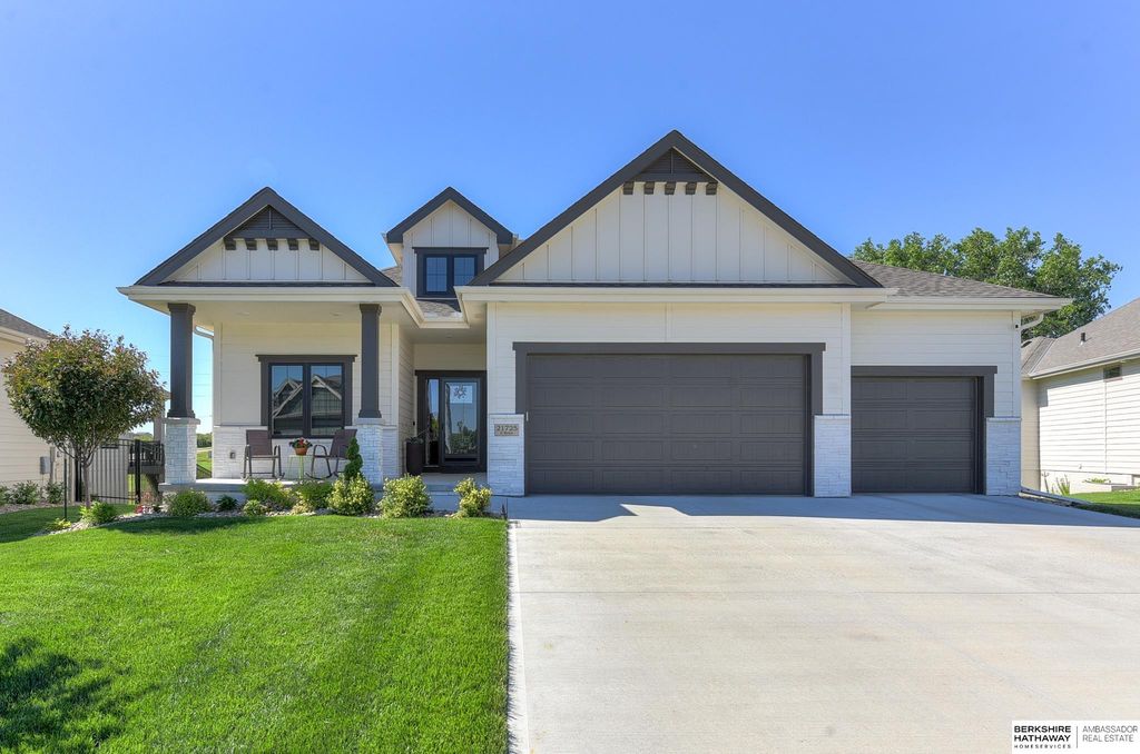 21725 G Street, Elkhorn, NE 68022