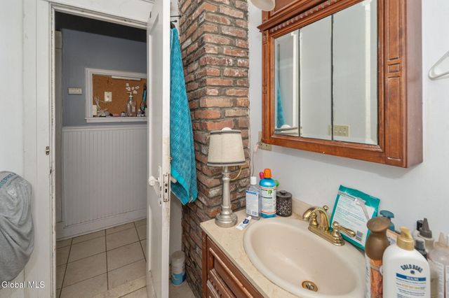 85 S Pine Avenue, Albany, NY 12208