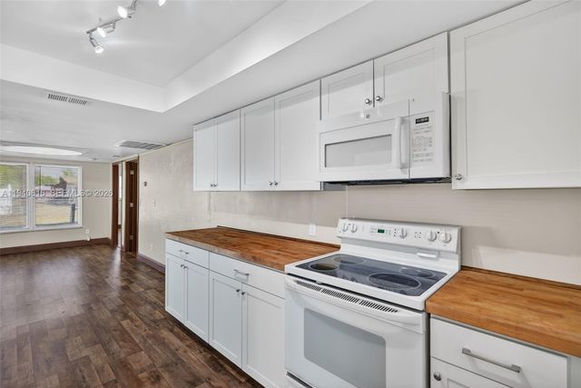 1425 SE 25 LN, Cape Coral, FL 33904