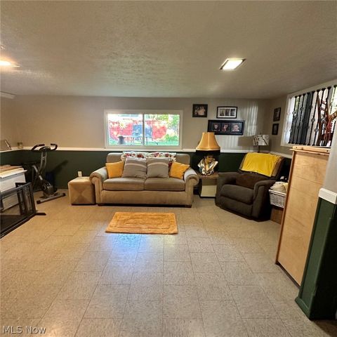693 Hollywood Avenue, Sheffield, OH 44054