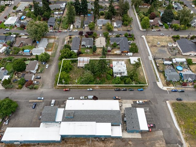 122 S 12TH Ave, Cornelius, OR 97113