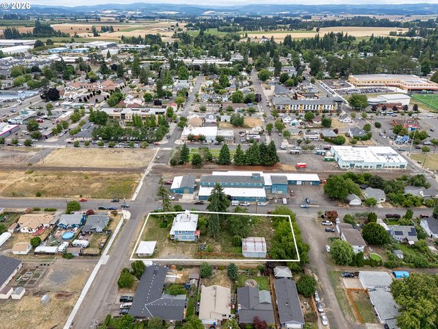 122 S 12TH Ave, Cornelius, OR 97113