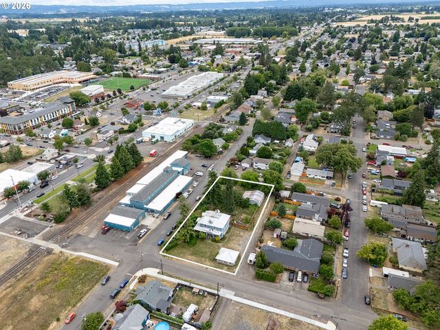 122 S 12TH Ave, Cornelius, OR 97113