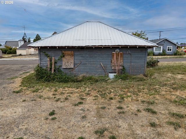 122 S 12TH Ave, Cornelius, OR 97113