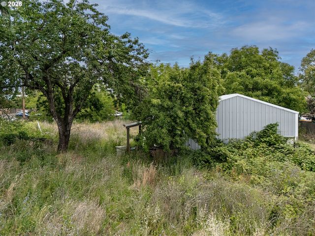 122 S 12TH Ave, Cornelius, OR 97113