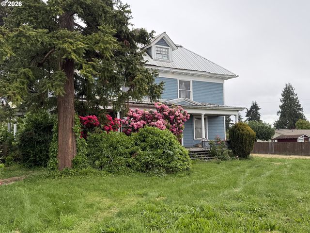 122 S 12TH Ave, Cornelius, OR 97113